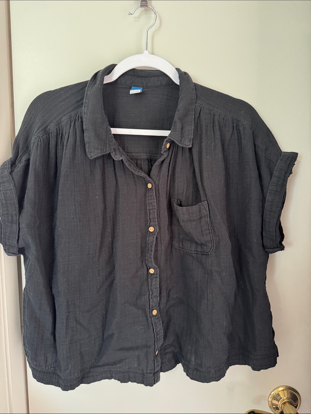 Old Navy Black Short-Sleeve Button-Down Shirt